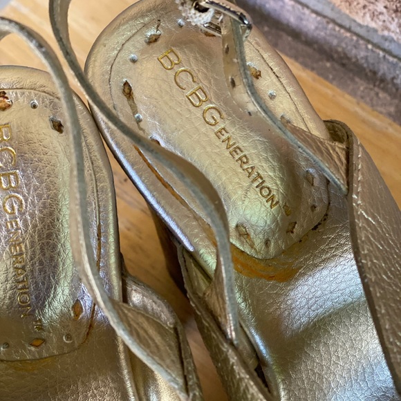BCBGENERATION Blend Metallic Gold Platform Chunky Wood Heel Sandals Heels 6 - Picture 7 of 11